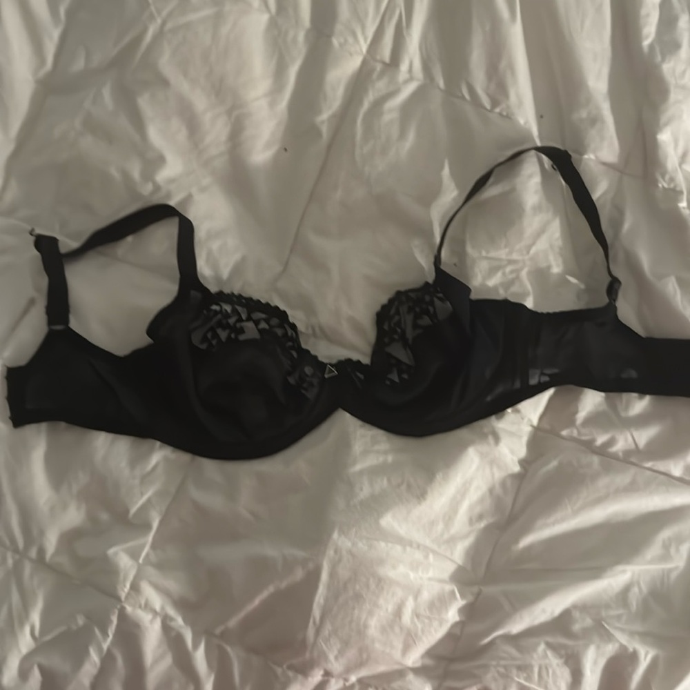 30I black lace bra